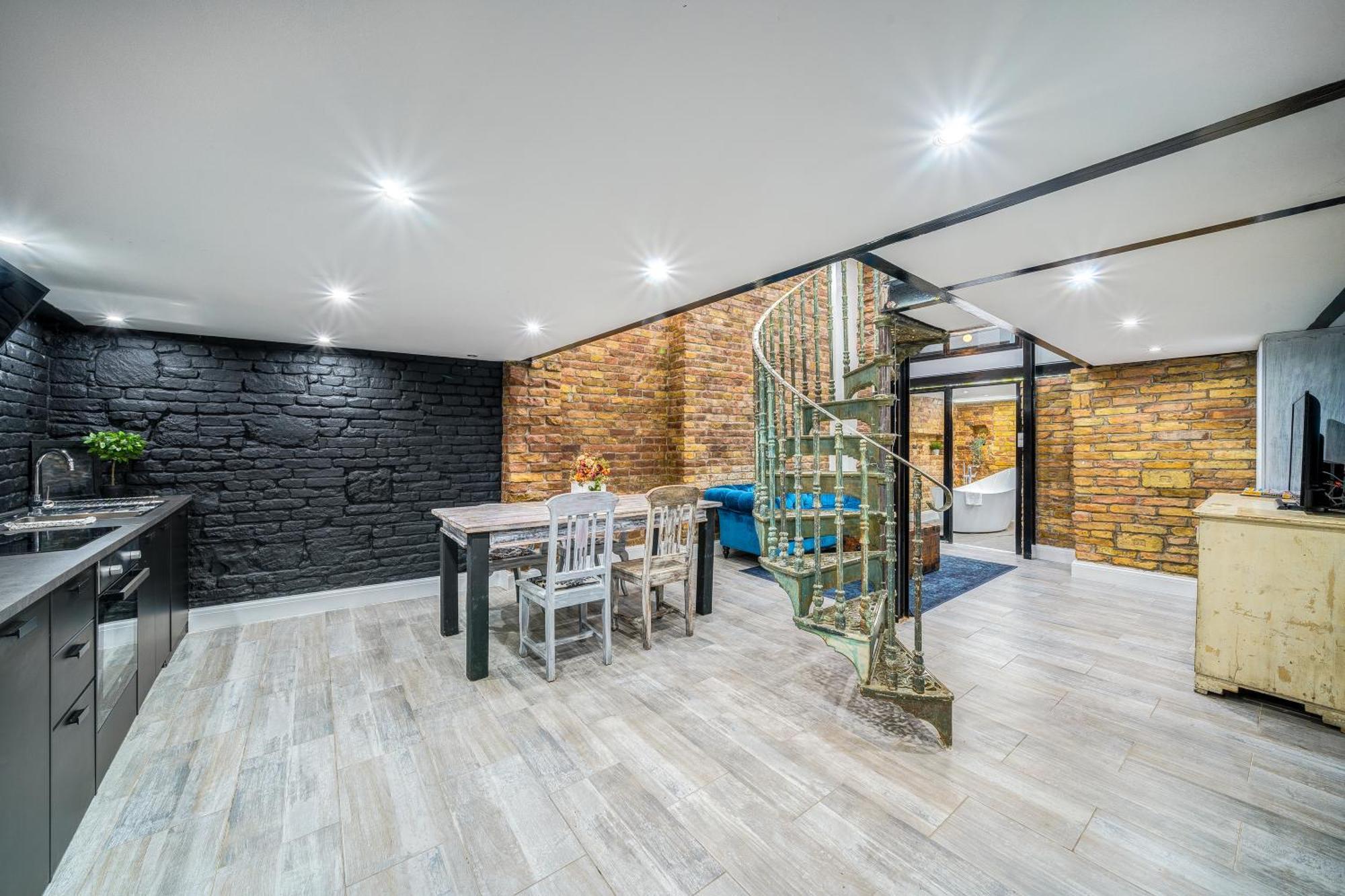 City Center Loft Haven: Modern Elegance 布达佩斯 外观 照片