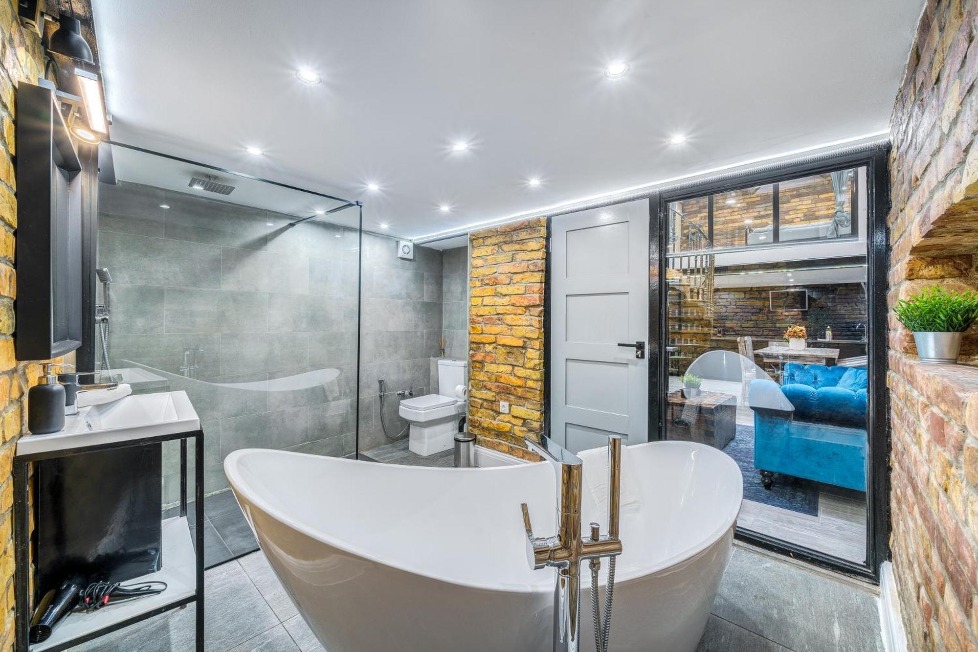 City Center Loft Haven: Modern Elegance 布达佩斯 外观 照片