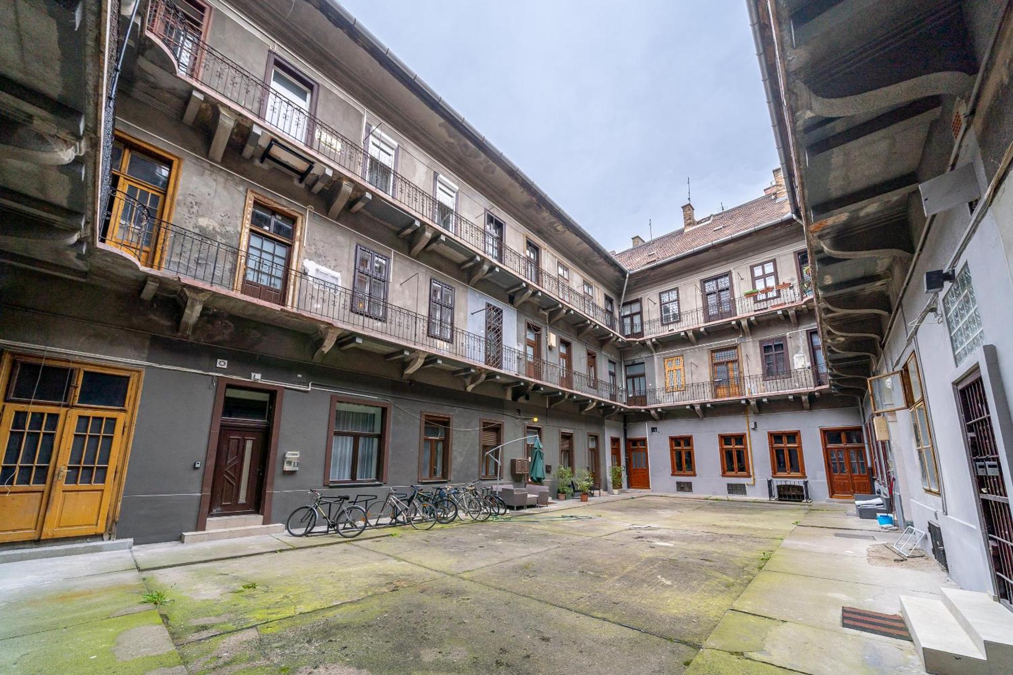 City Center Loft Haven: Modern Elegance 布达佩斯 外观 照片