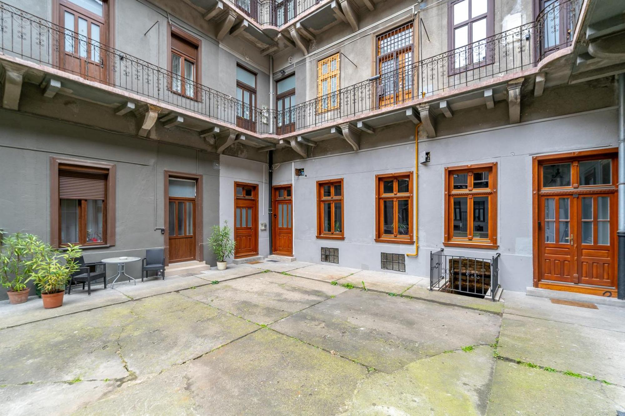 City Center Loft Haven: Modern Elegance 布达佩斯 外观 照片